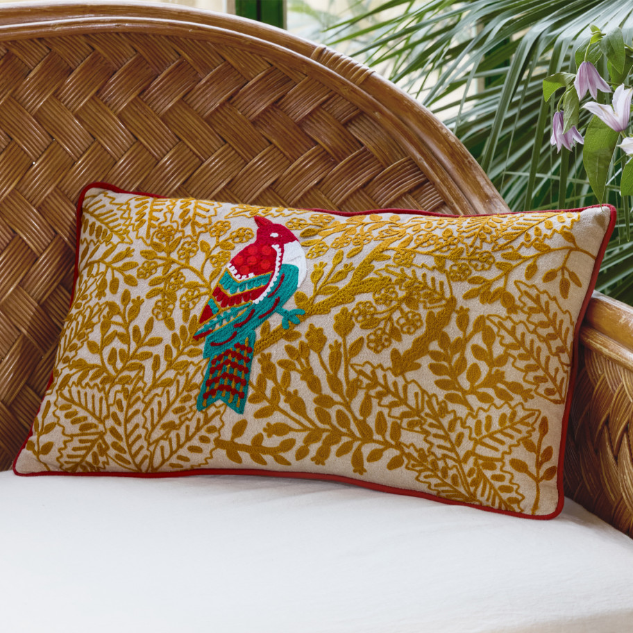 Coussin curry brodé Exotisme