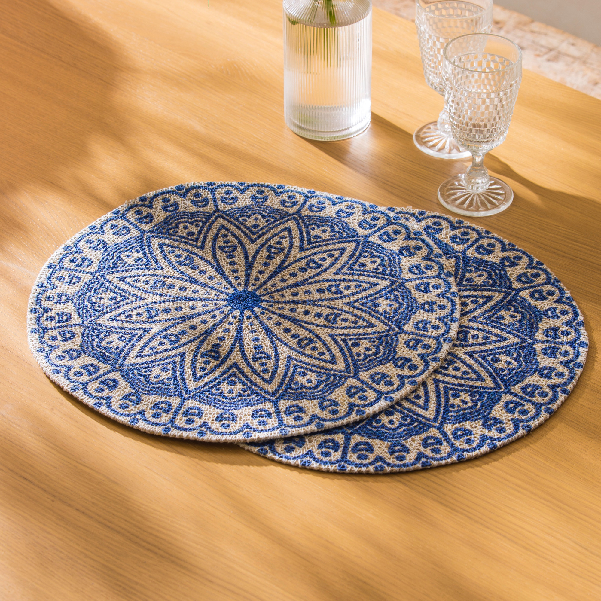 Lot de 2 sets de table en jonc de mer Saveurs de Braga Motif mosaïque dans un camaïeu de bleus