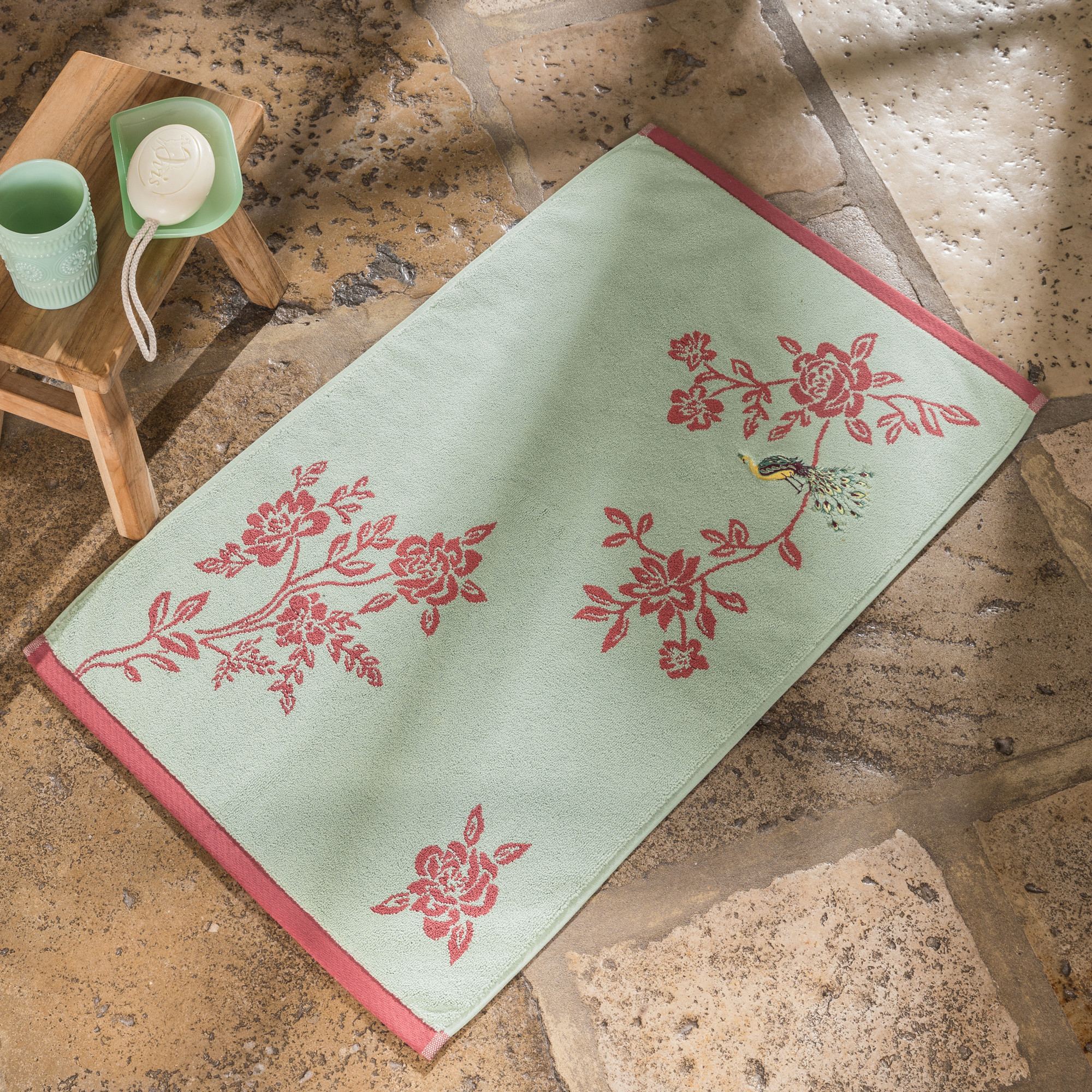 Tapis de bain Goa Broderie motif paon et jacquard motif floral